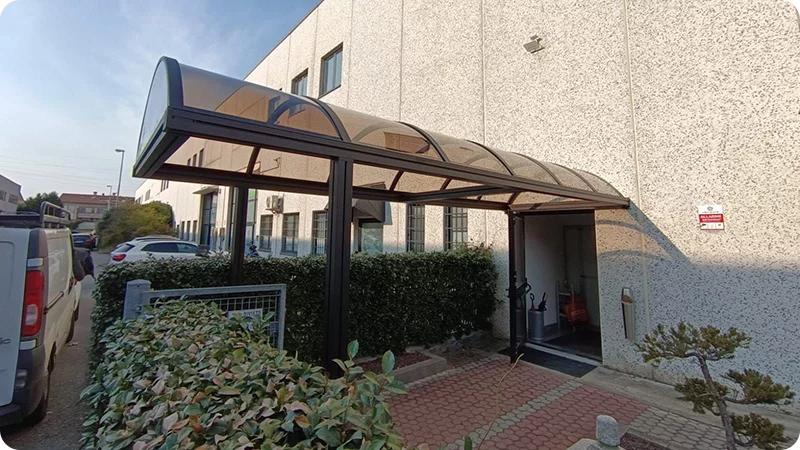 Tettoia ingresso uffici